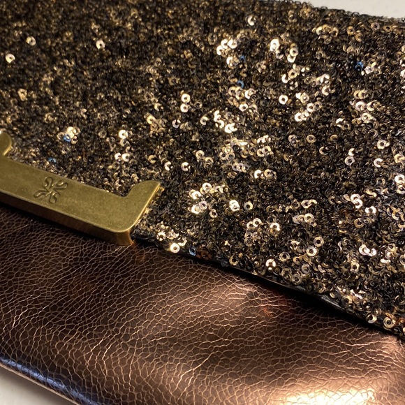 Simply Vera Vera Wang Clutch Handbag - Picture 7 of 8